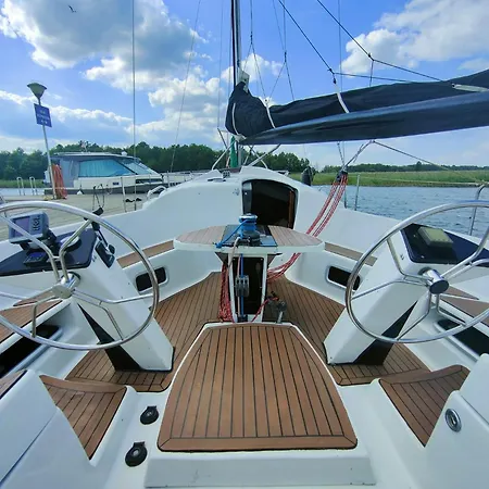 Ботель Sailing Life Style - Rejsy Mazurskie Ze Sternikiem. Kolonia Rybacka