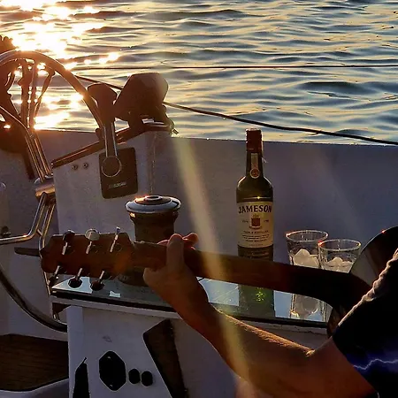 Ботель Sailing Life Style - Rejsy Mazurskie Ze Sternikiem. Kolonia Rybacka